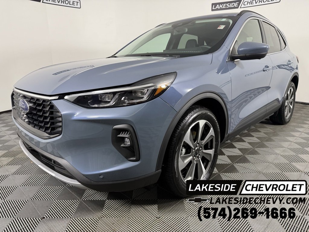 Used 2024 Ford Escape Platinum image 1