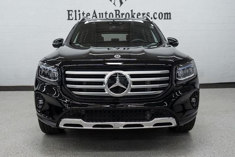 Used 2024 Mercedes-Benz GLB 250 4MATIC w/ Driver Assistance Package image 3