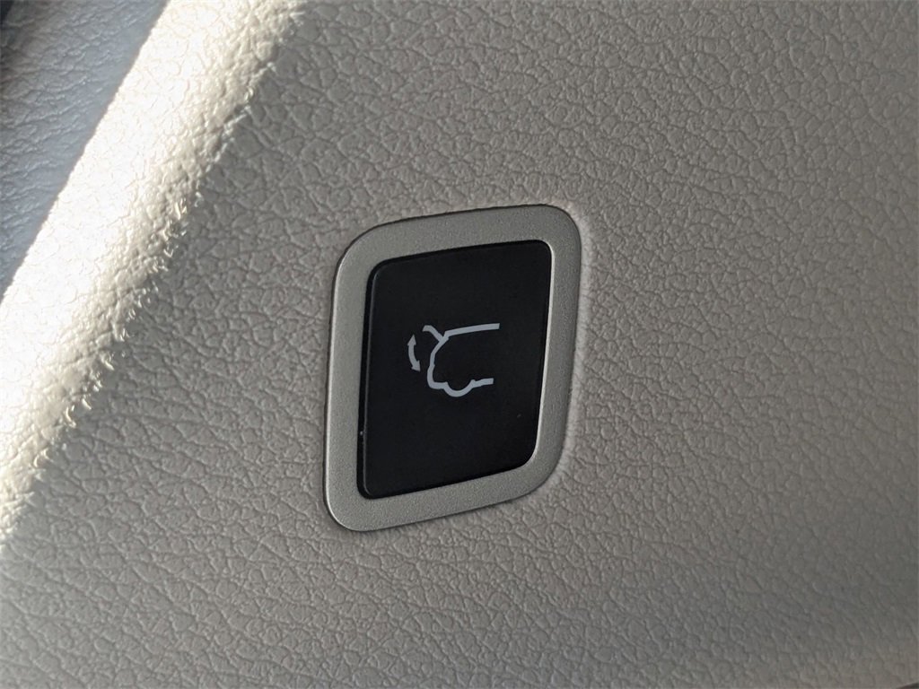 Used 2023 Chrysler Pacifica Limited image 31