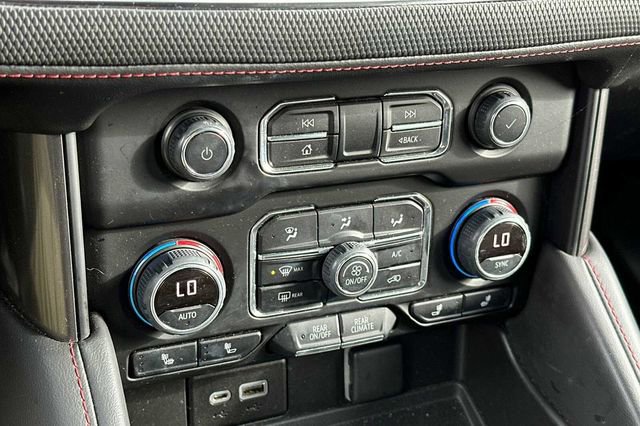 Used 2022 Chevrolet Suburban RST image 19