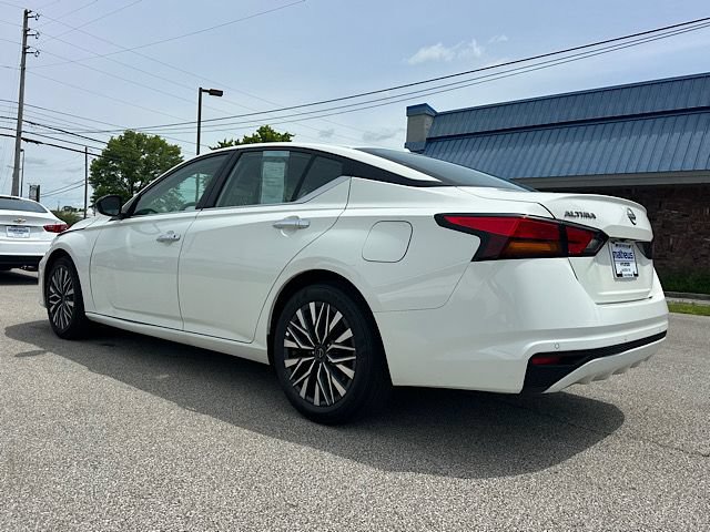 Used 2025 Nissan Altima 2.5 SV FWD image 4