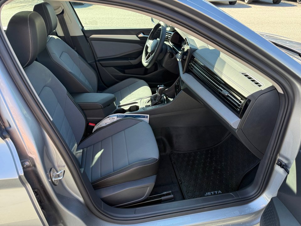 New 2026 Volkswagen Jetta SE FWD image 28