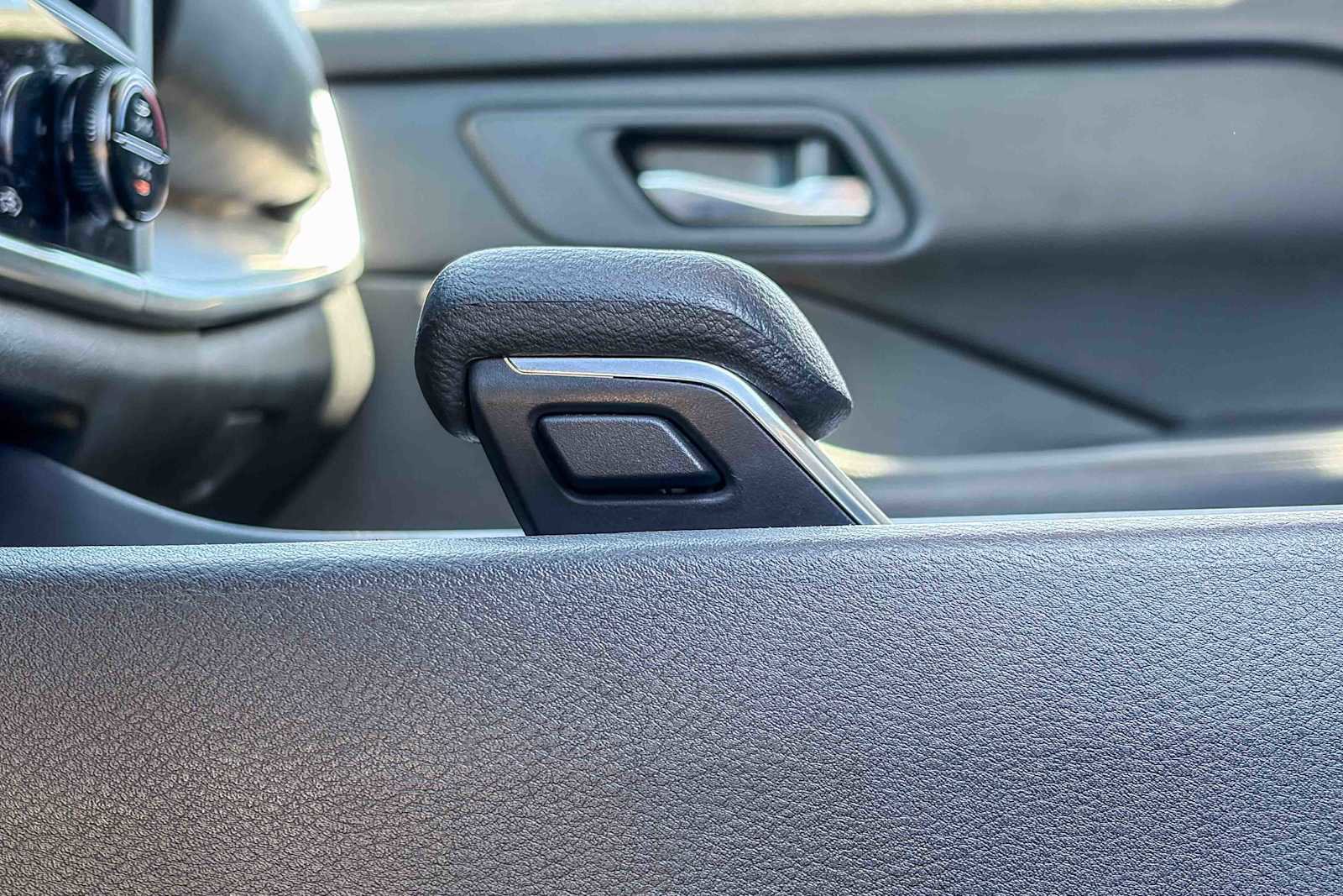 Used 2024 Nissan Rogue SV image 21