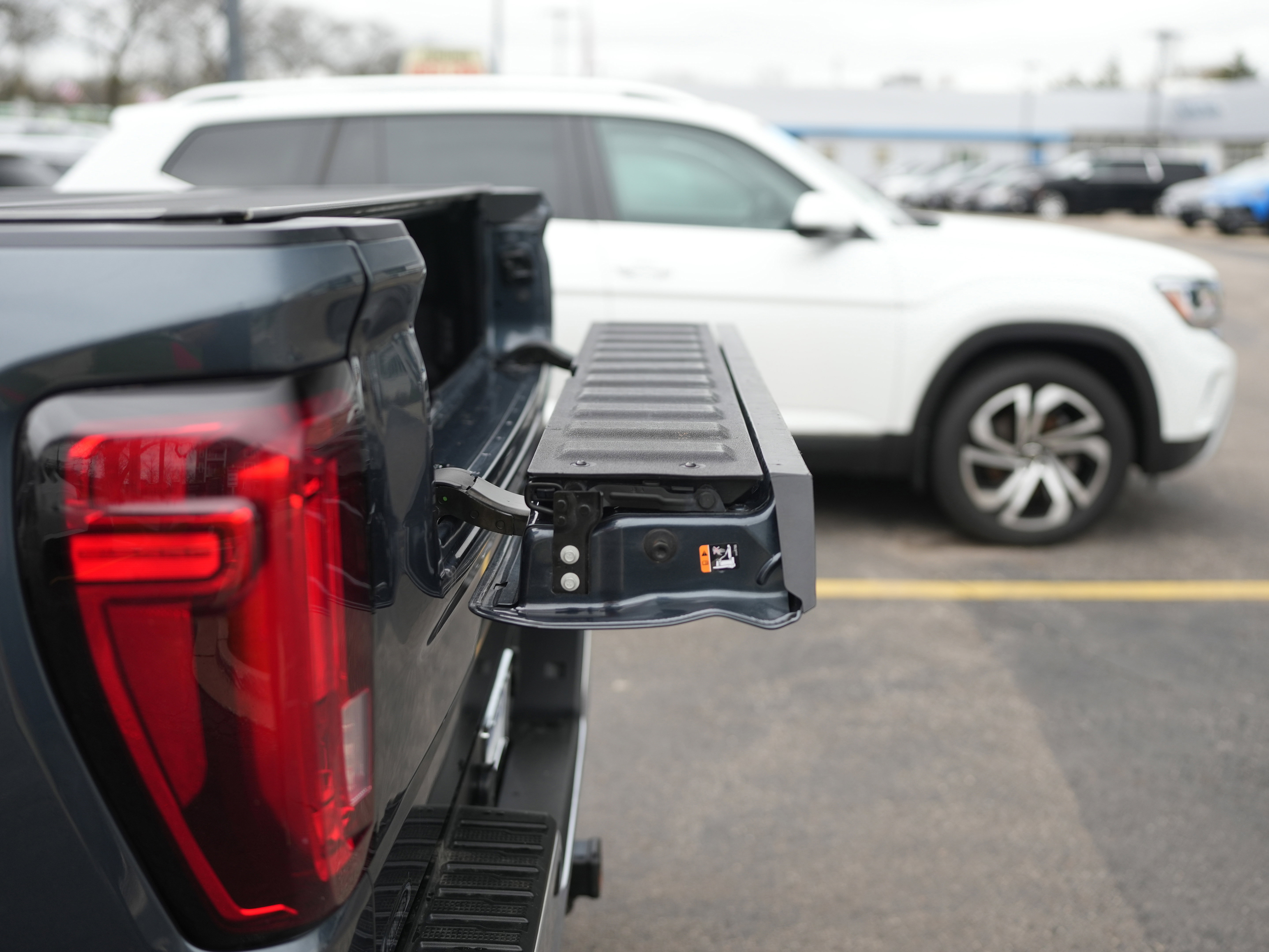 Used 2020 GMC Sierra 1500 SLT w/ SLT Premium Package image 11