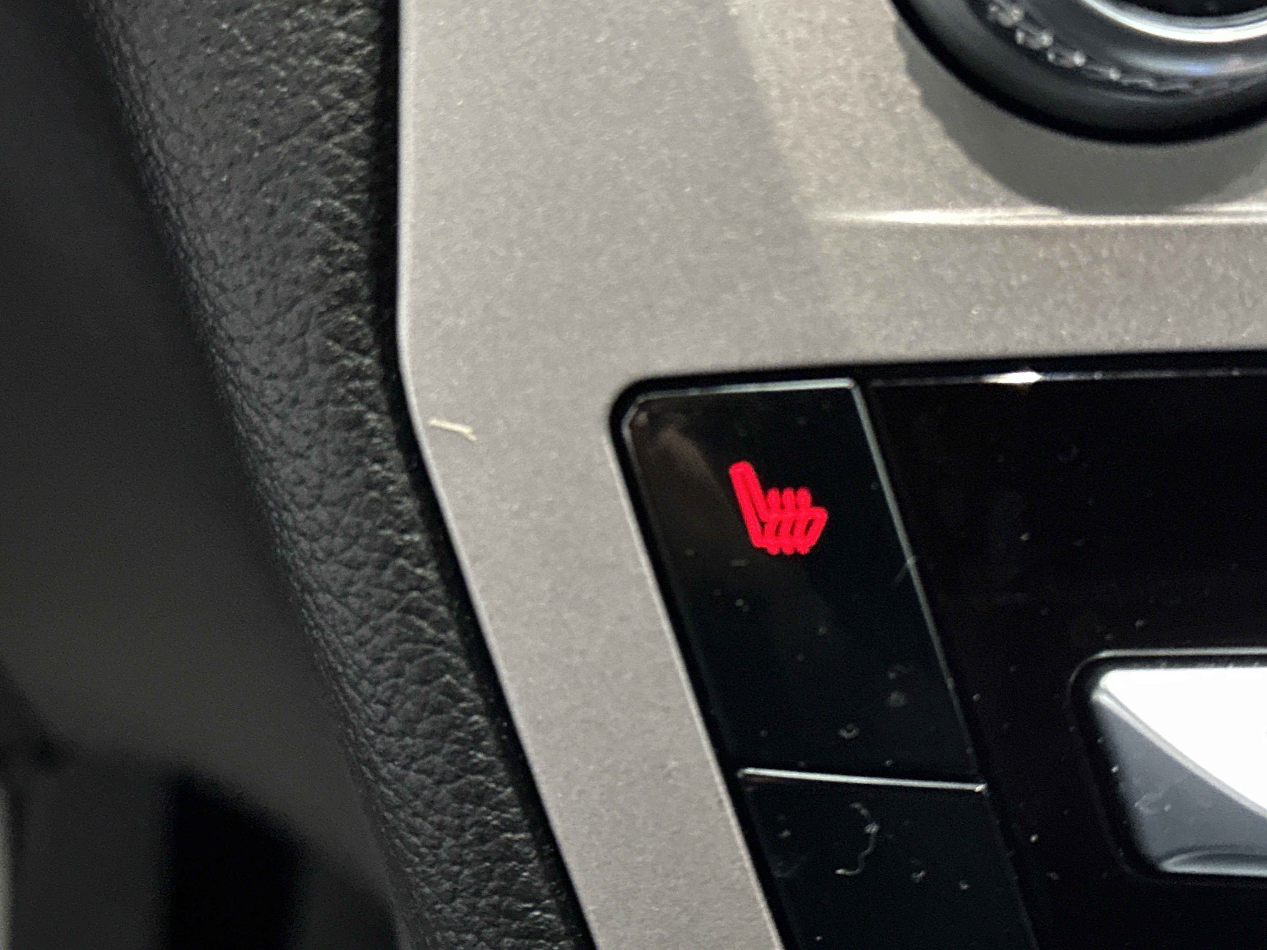 Used 2023 Ford Explorer XLT w/ Equipment Group 202A image 38