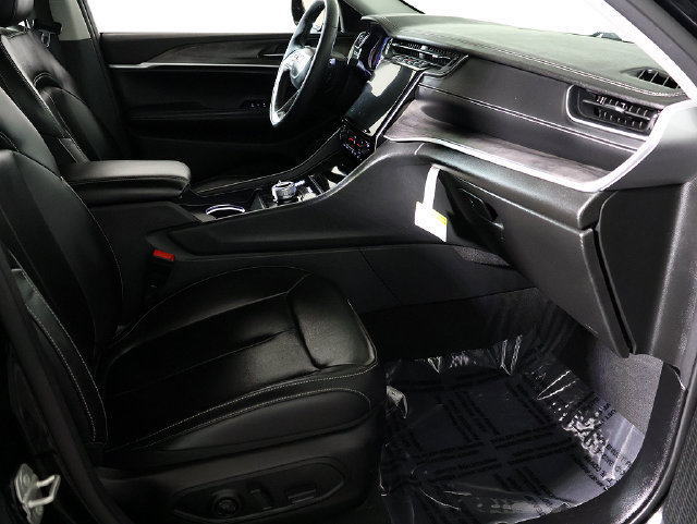 Used 2024 Jeep Grand Cherokee Limited AWD/4WD image 35