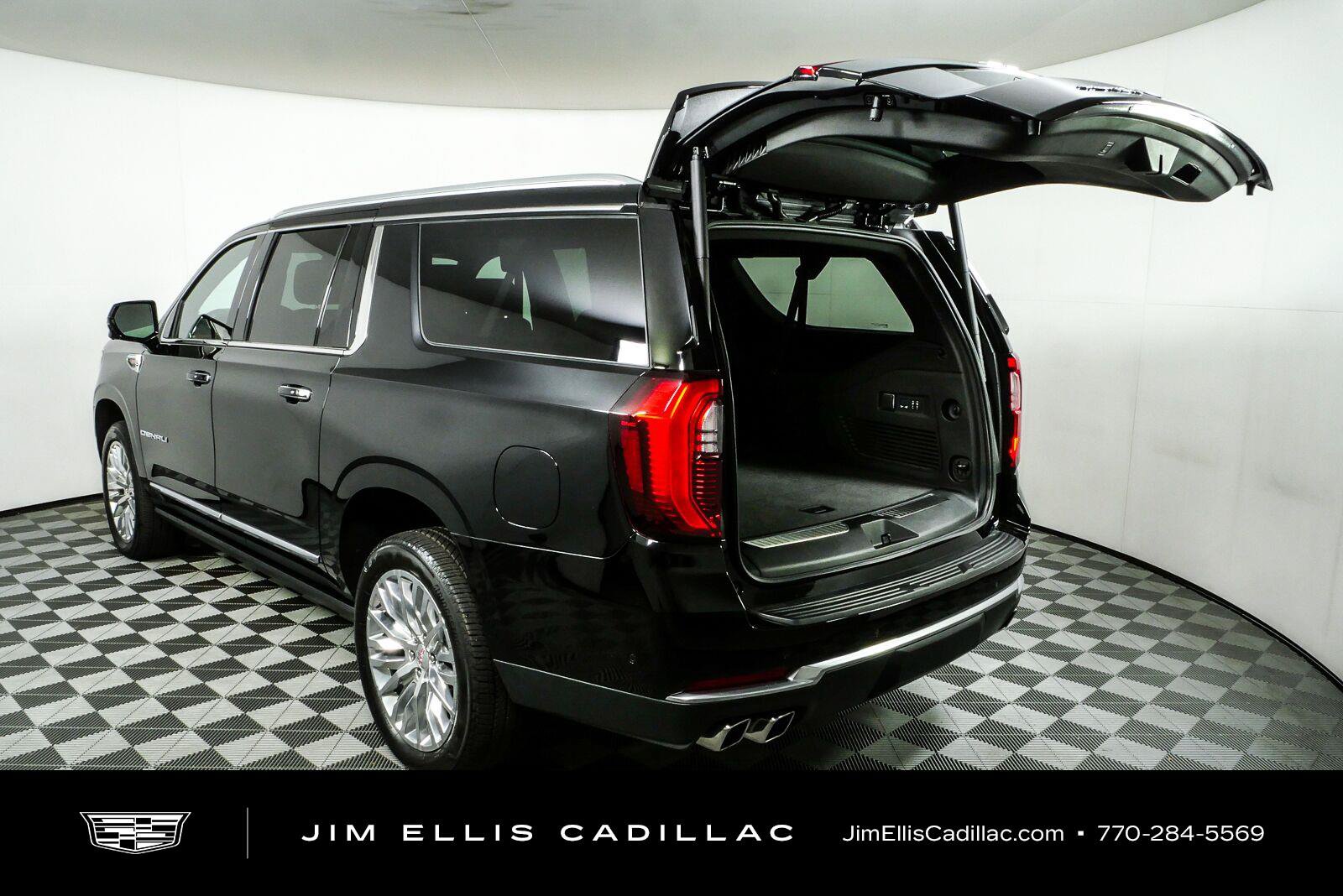 Used 2025 GMC Yukon XL Denali w/ Sun & Power Step Package AWD/4WD image 35