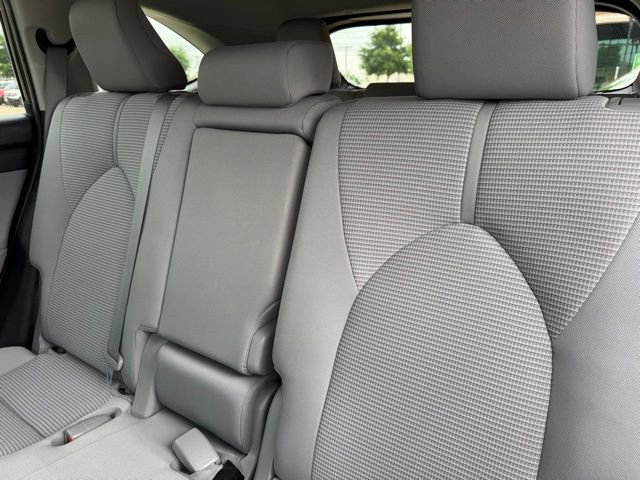 Used 2023 Toyota Highlander LE image 21