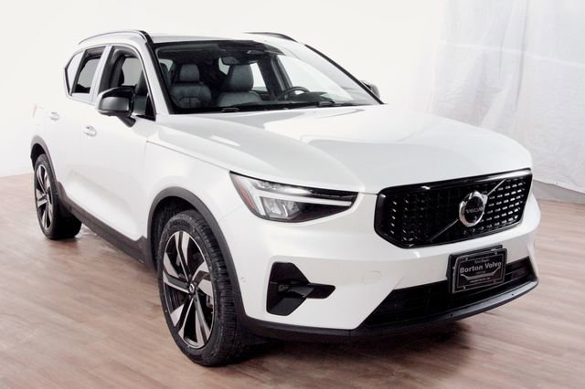 Certified 2025 Volvo XC40 B5 Ultra w/ Protection Package Premier AWD/4WD image 3