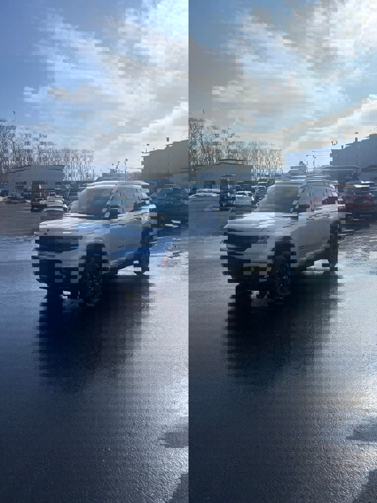 Used 2024 Jeep Grand Cherokee L Laredo