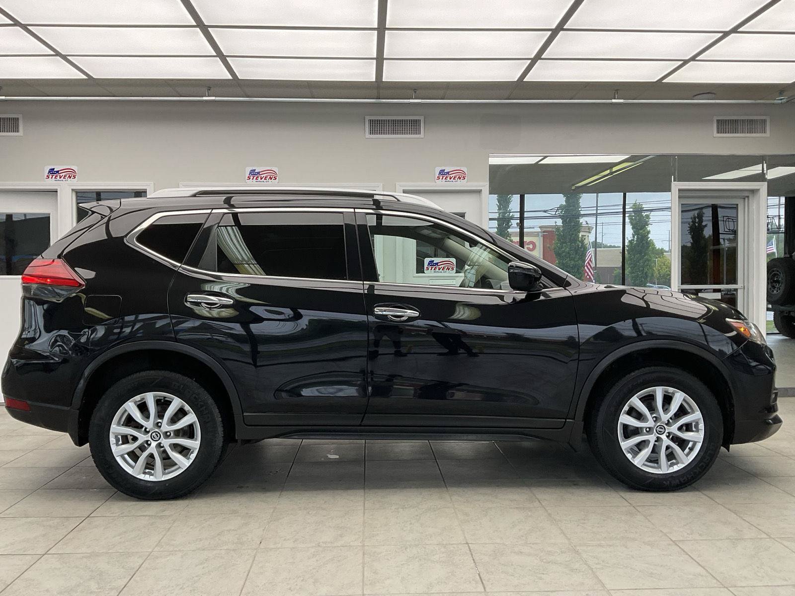 Used 2017 Nissan Rogue SV AWD/4WD image 4