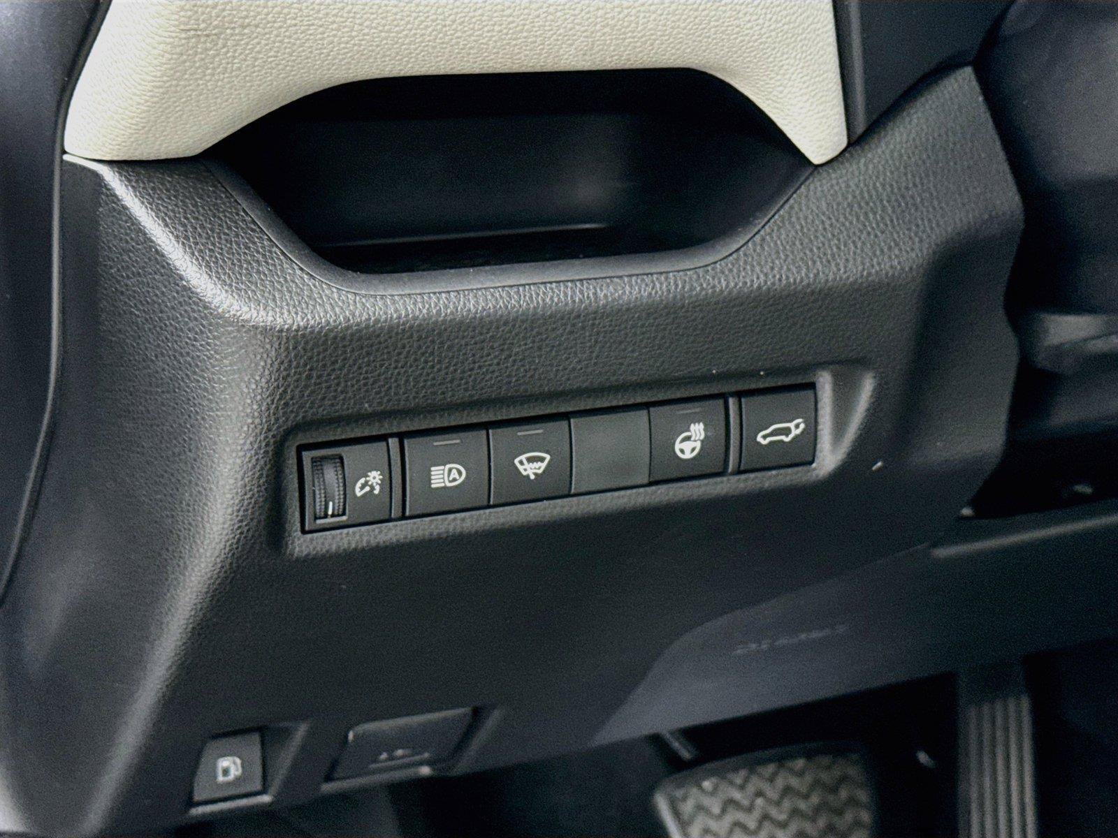 Certified 2021 Toyota RAV4 XLE Premium AWD/4WD image 15