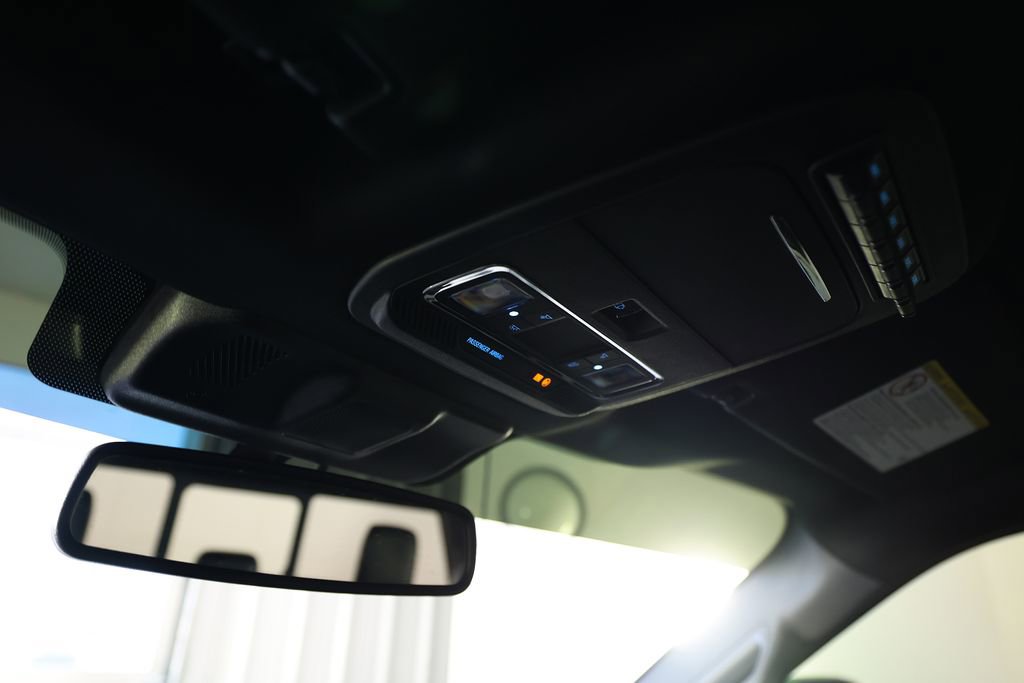 Used 2025 Ford F250 Platinum w/ FX4 Off-Road Package image 35