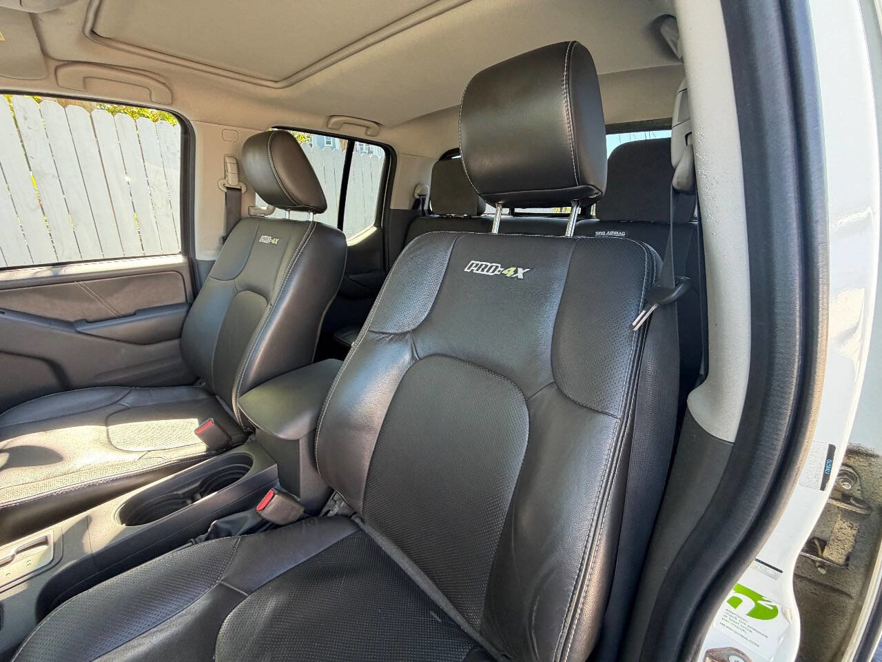 Used 2017 Nissan Frontier PRO-4X image 7