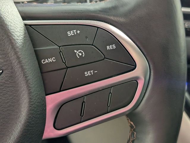 Used 2019 Chrysler Pacifica Touring-L image 16