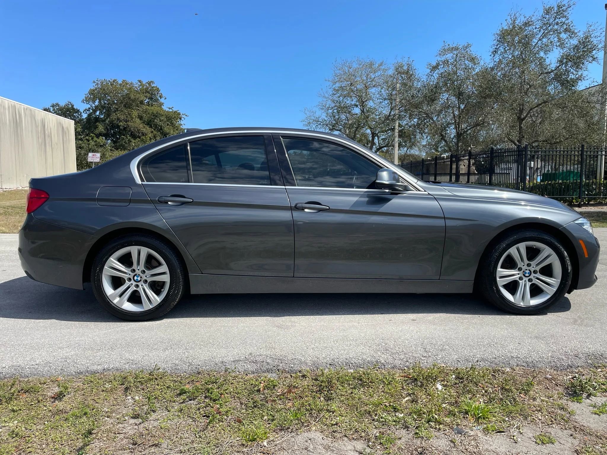 Used 2017 BMW 330i Sedan RWD image 10