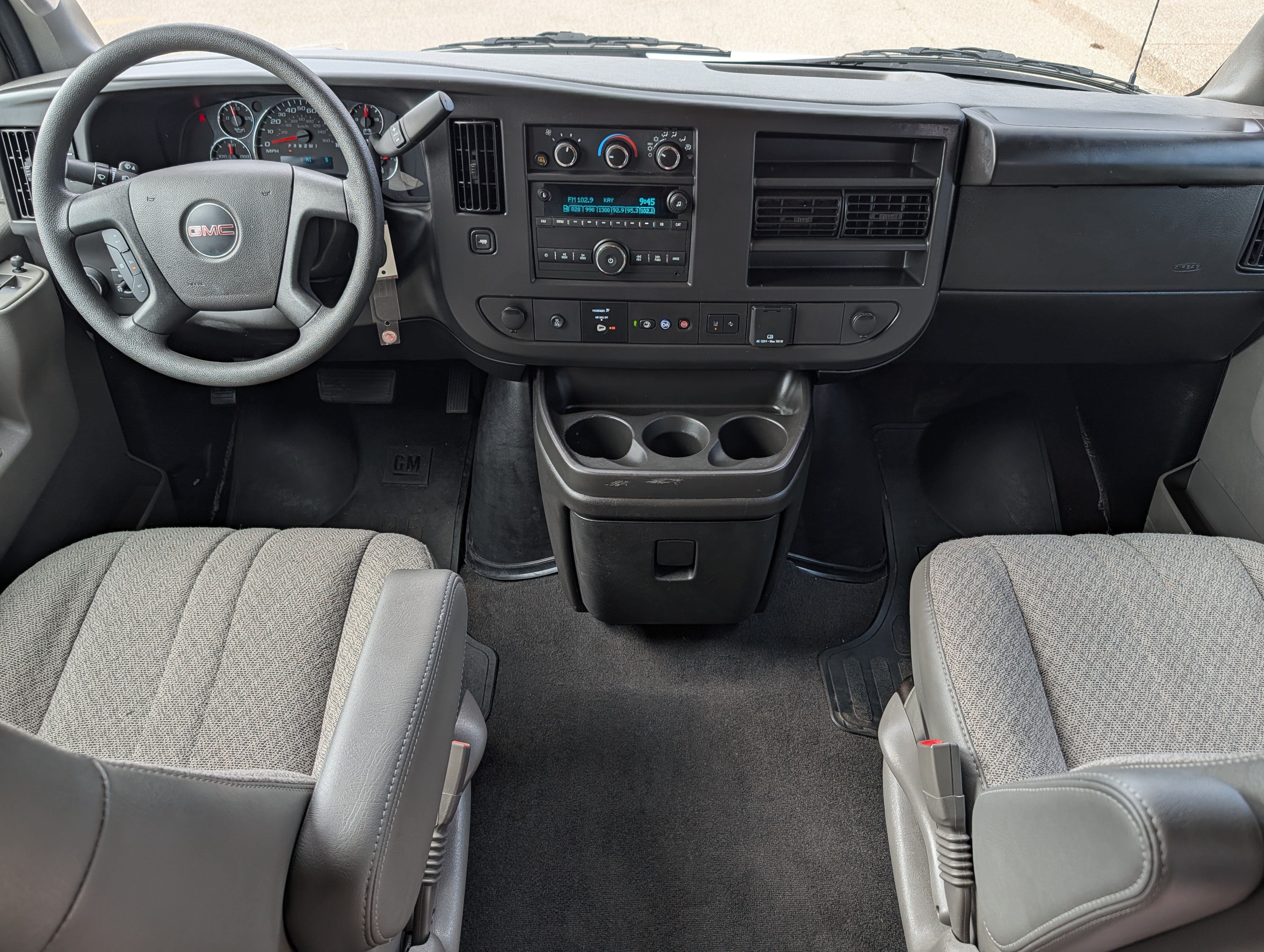 Certified 2025 GMC Savana 3500 LT w/ LT Preferred Equipment Group RWD image 13