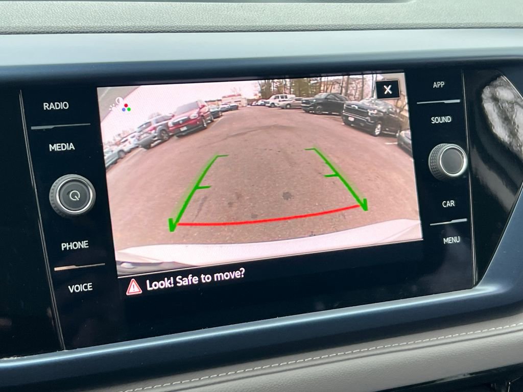 Used 2024 Volkswagen Taos SE image 32