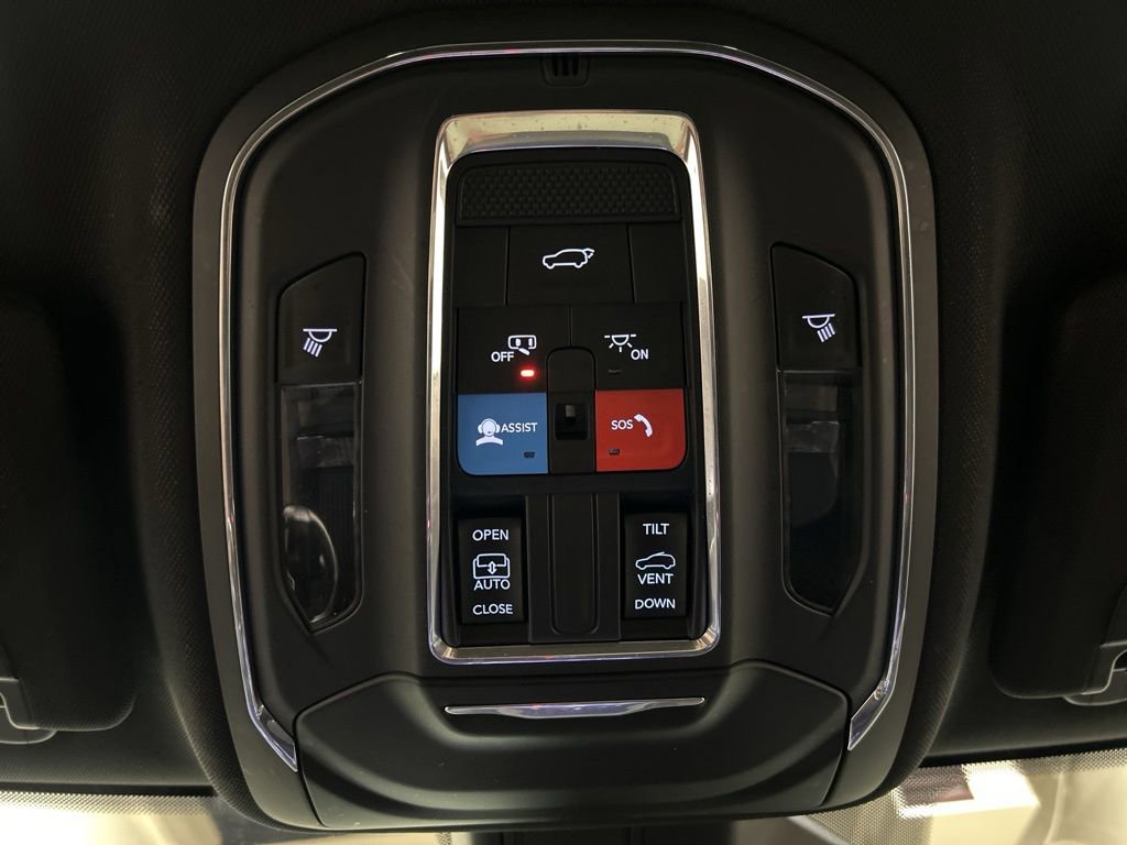 Used 2024 Jeep Grand Cherokee Altitude image 24