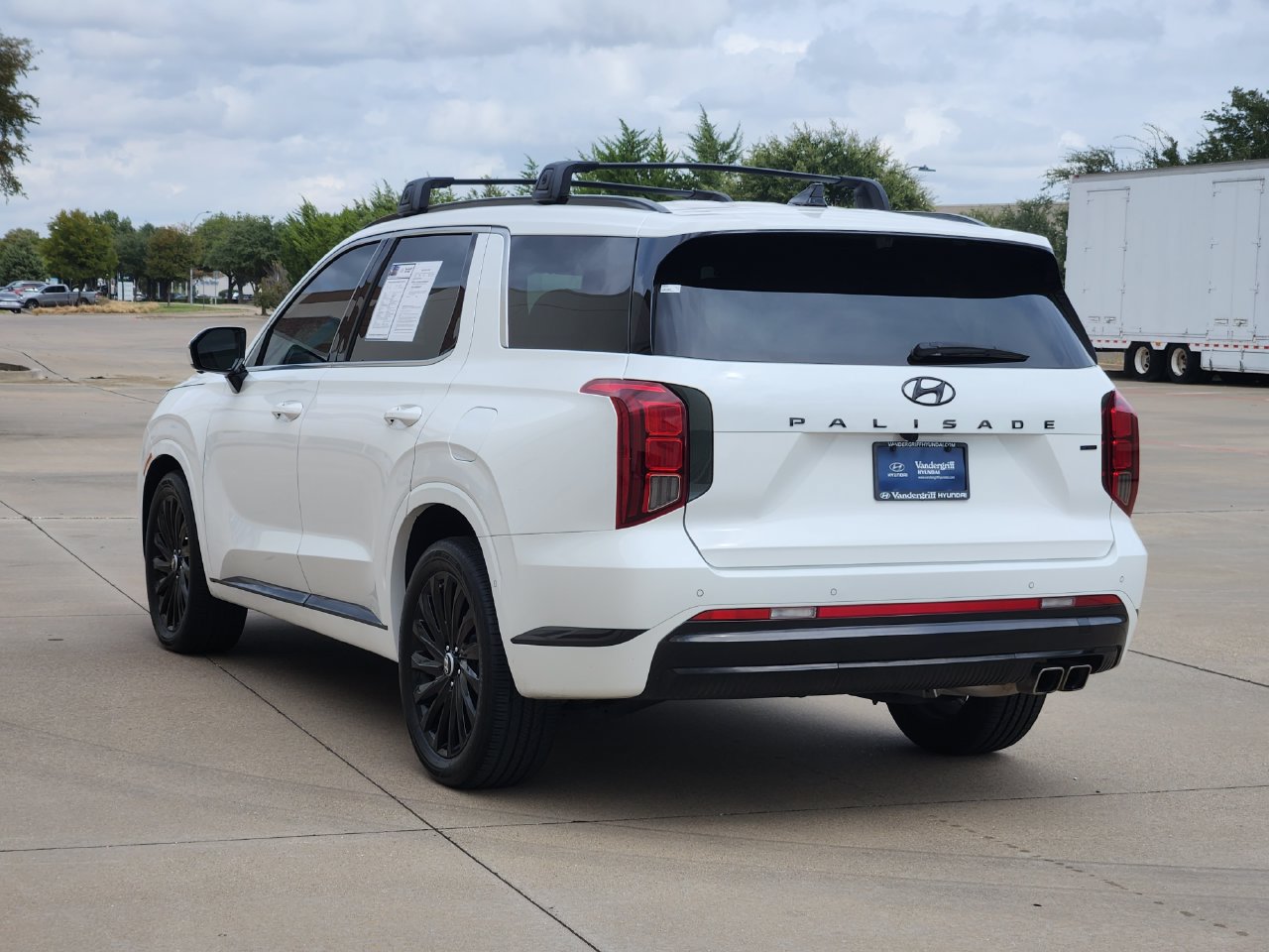 Certified 2025 Hyundai Palisade Calligraphy AWD/4WD image 3
