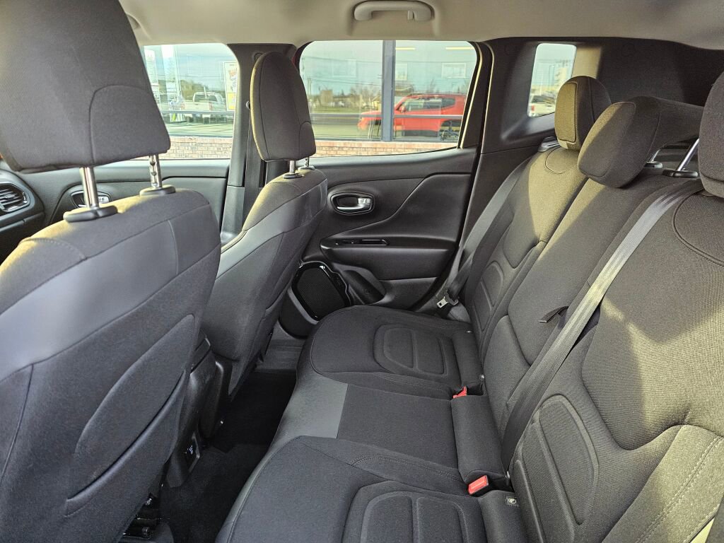 Used 2017 Jeep Renegade Altitude w/ Safety & Security Group image 13