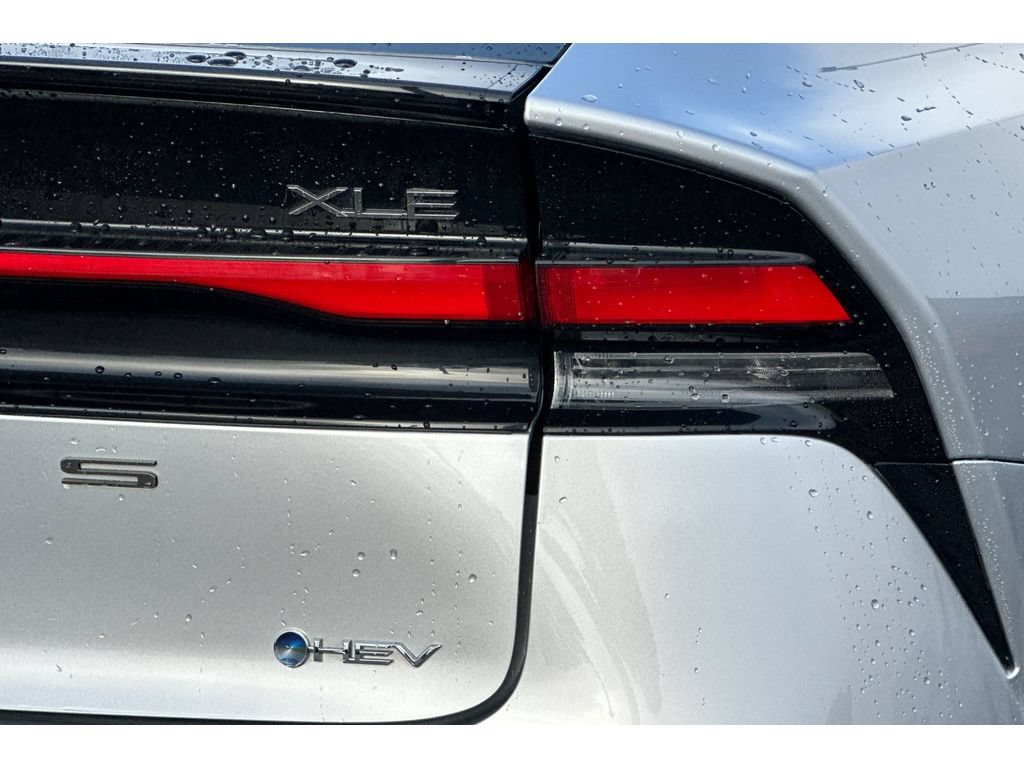 Used 2023 Toyota Prius XLE AWD/4WD image 31