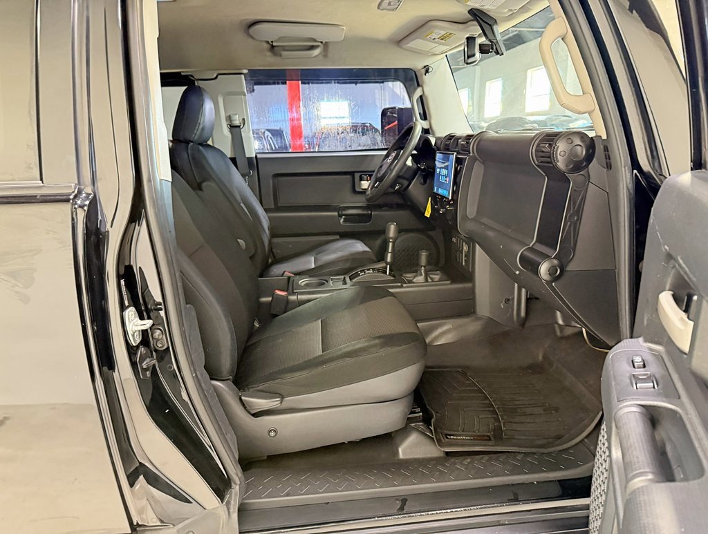 Used 2009 Toyota FJ Cruiser 4WD image 38