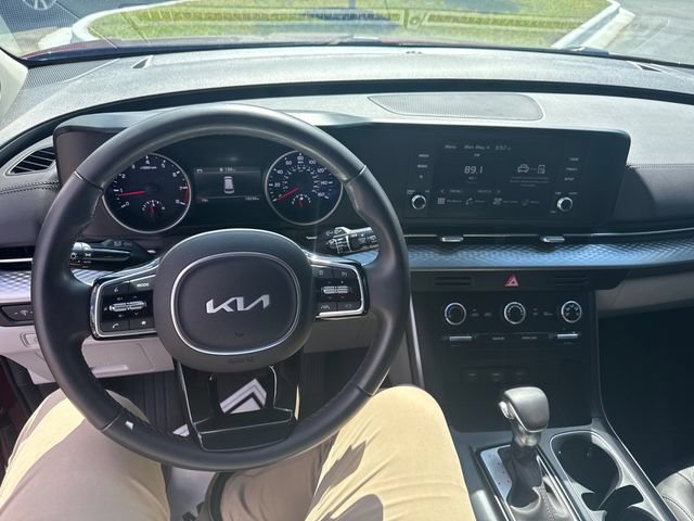 Used 2024 Kia Carnival LX FWD image 5