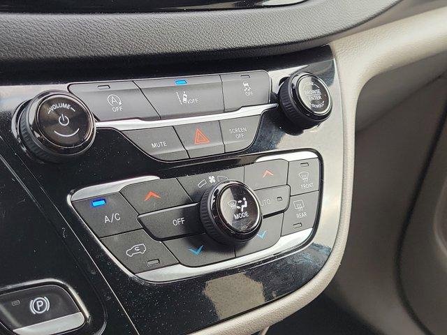 Used 2022 Chrysler Pacifica Touring-L image 30
