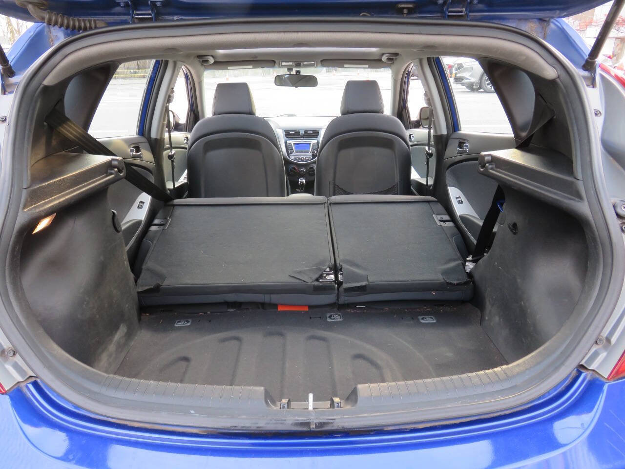 Used 2014 Hyundai Accent SE w/ Option Group 3 FWD image 22