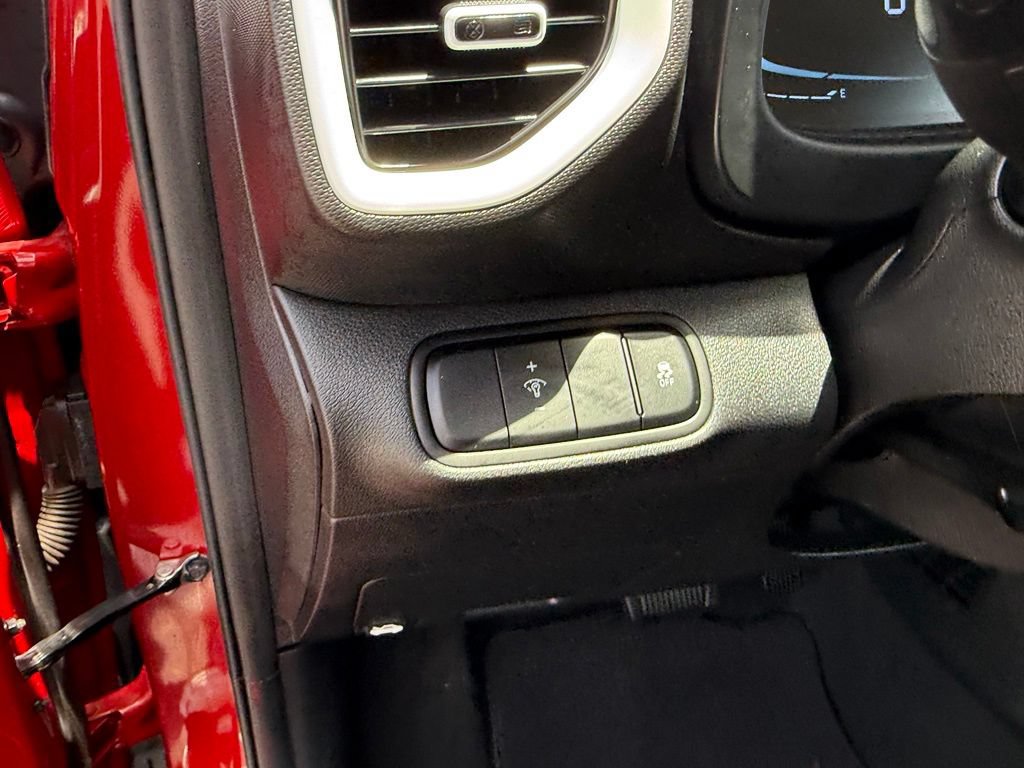 Certified 2023 Hyundai Venue Limited FWD image 11
