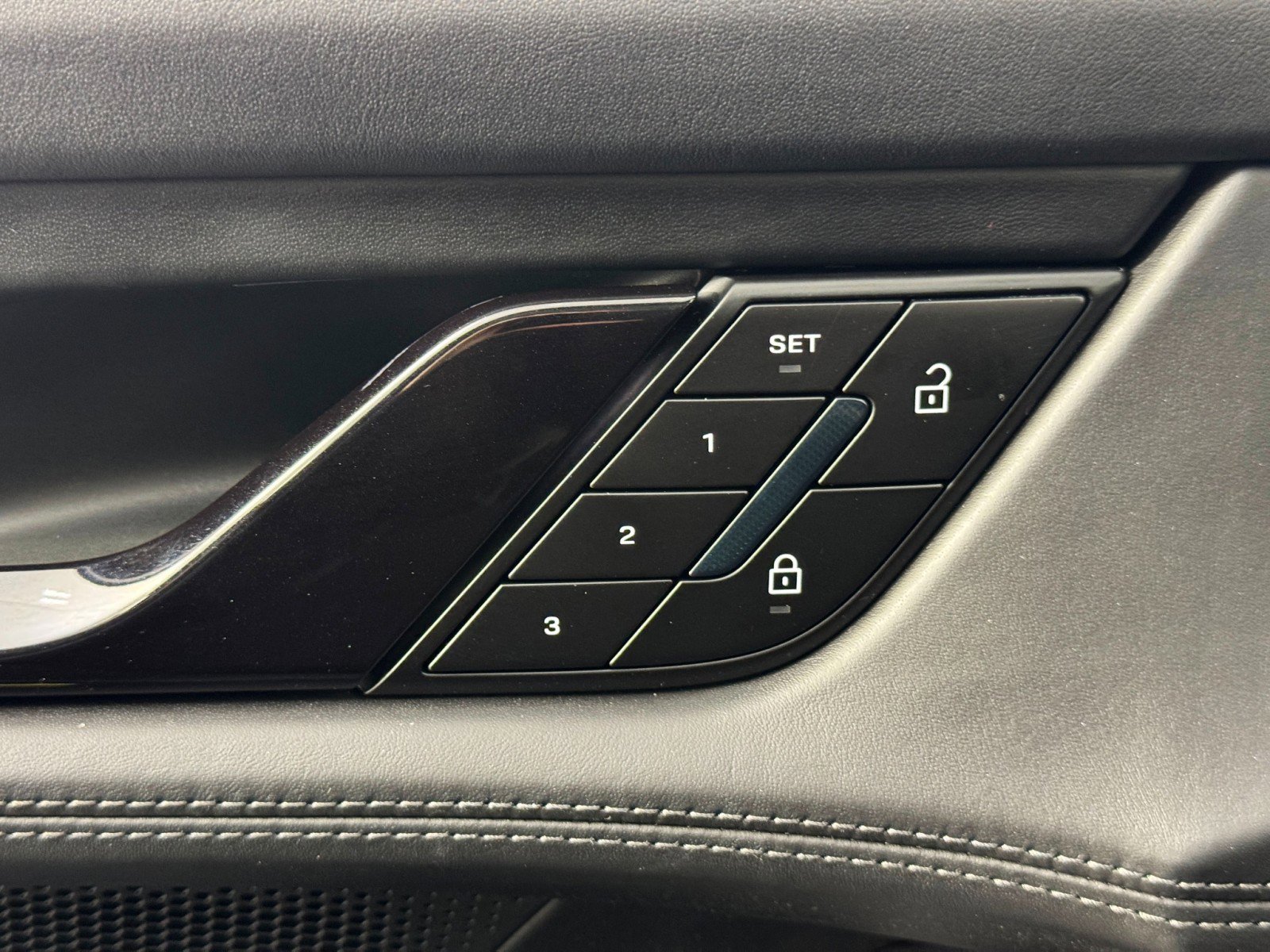 Used 2022 Porsche Taycan 4 Cross Turismo image 18