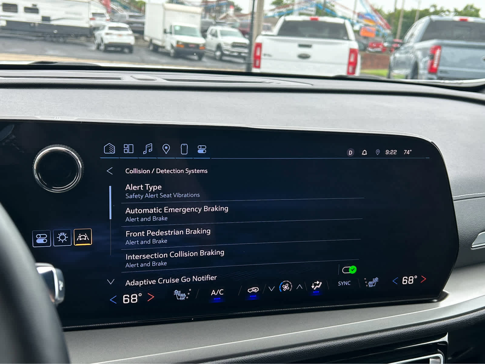 Used 2025 Chevrolet Traverse LT image 33