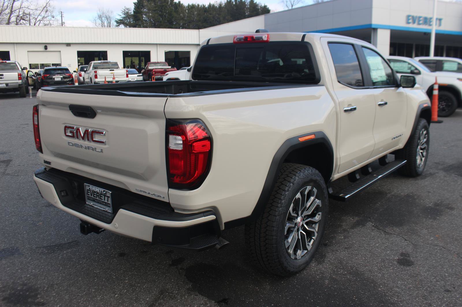 New 2026 GMC Canyon Denali image 7