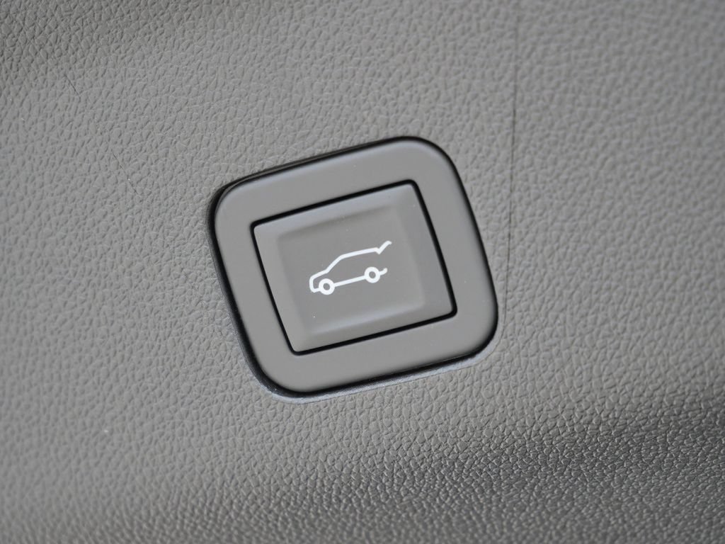 New 2026 GMC Yukon XL Denali w/ Sun & Power Step Package AWD/4WD image 34