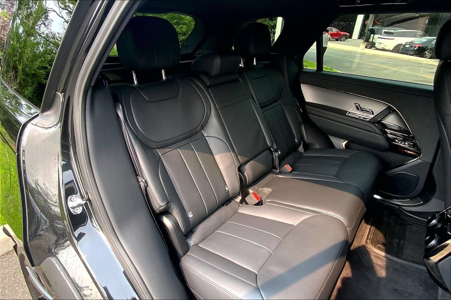 Certified 2026 Land Rover Range Rover Sport SE AWD/4WD image 19