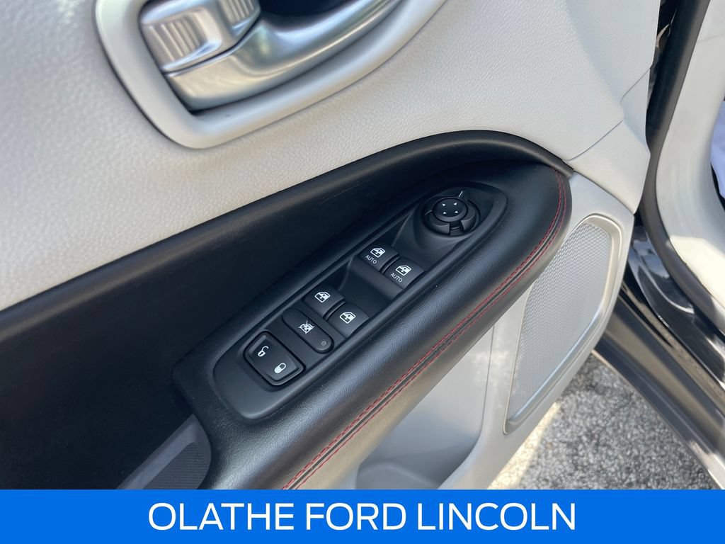Used 2017 Jeep Compass Limited w/ Navigation Group AWD/4WD image 15