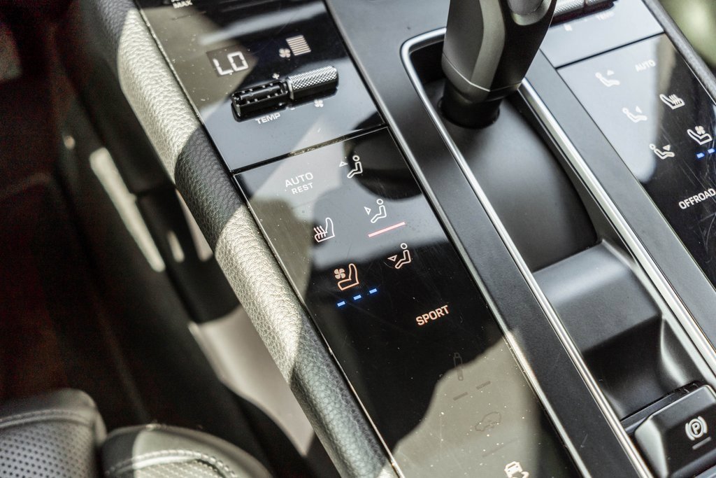 Used 2023 Porsche Macan image 8