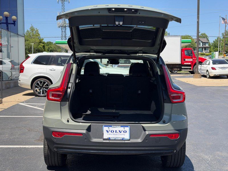 Used 2023 Volvo XC40 Recharge Ultimate AWD/4WD image 5