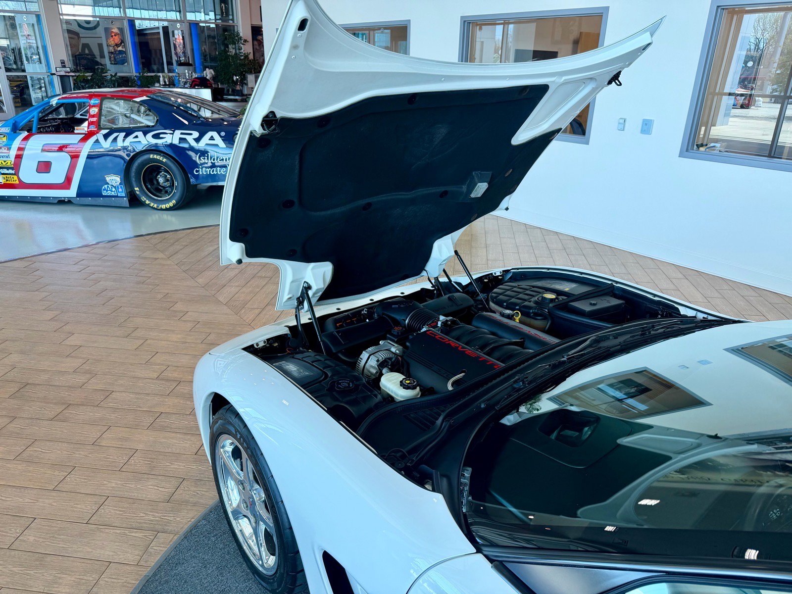 Used 2001 Chevrolet Corvette Convertible w/ Preferred Equipment Group2 image 33