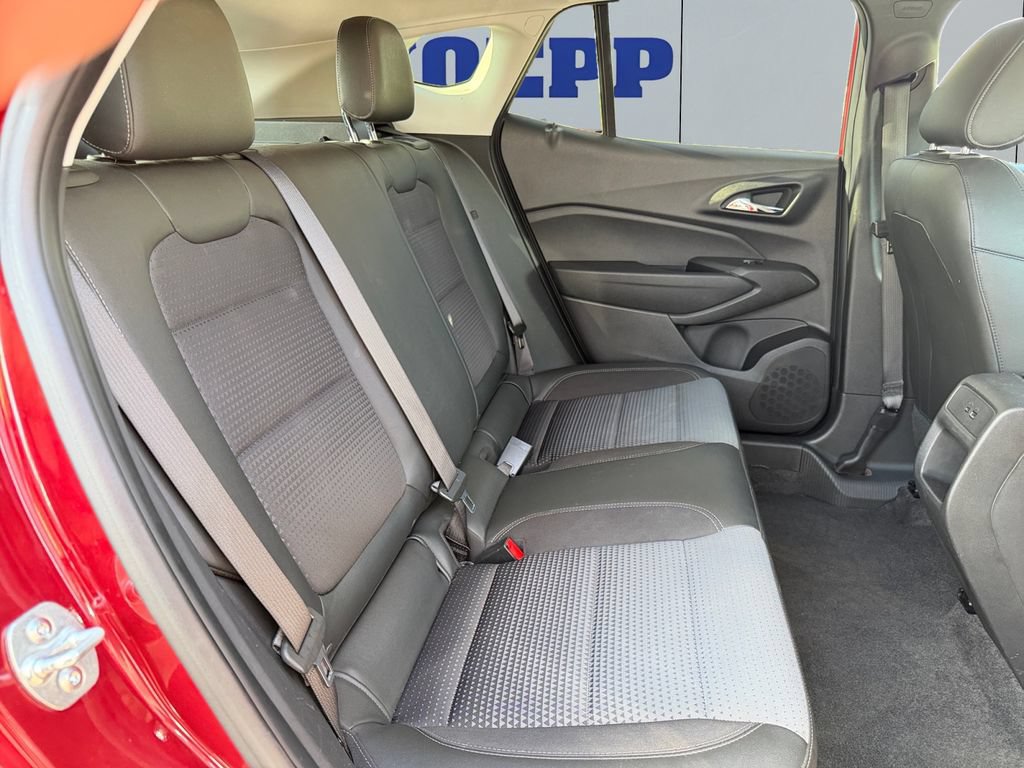 Used 2025 Chevrolet Trax LT FWD image 18