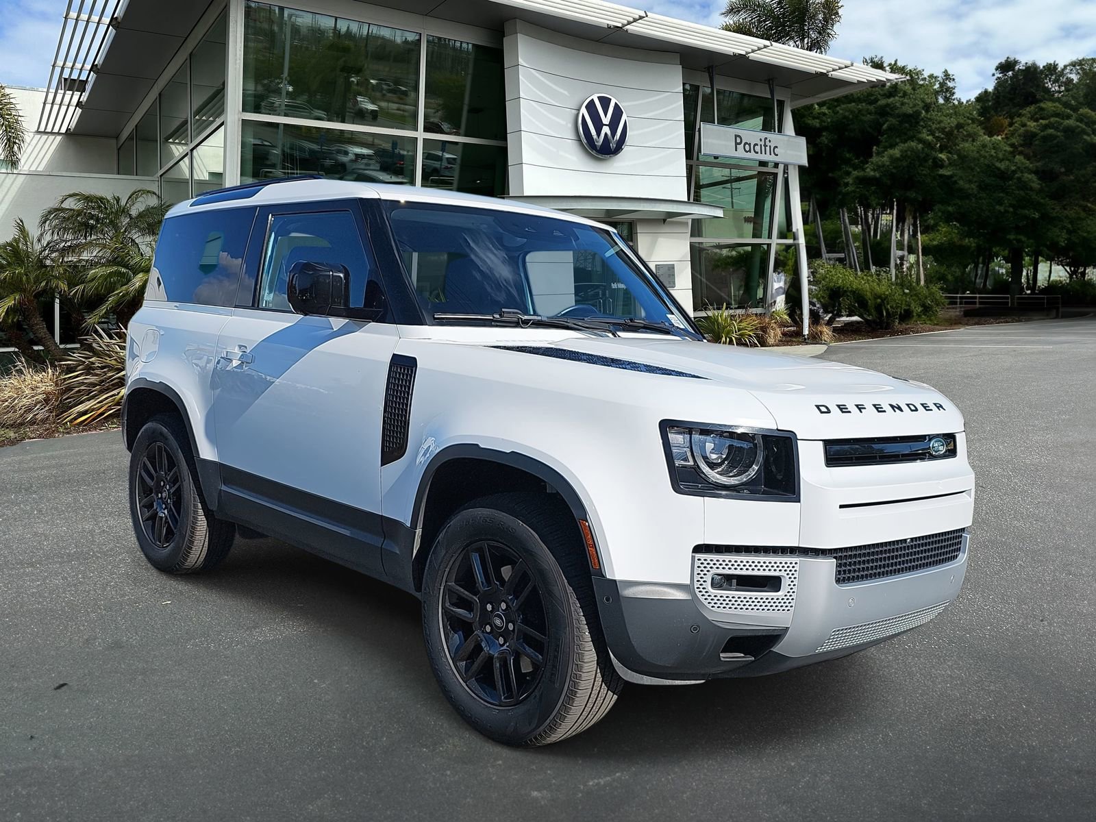 Used 2024 Land Rover Defender 90 S image 3