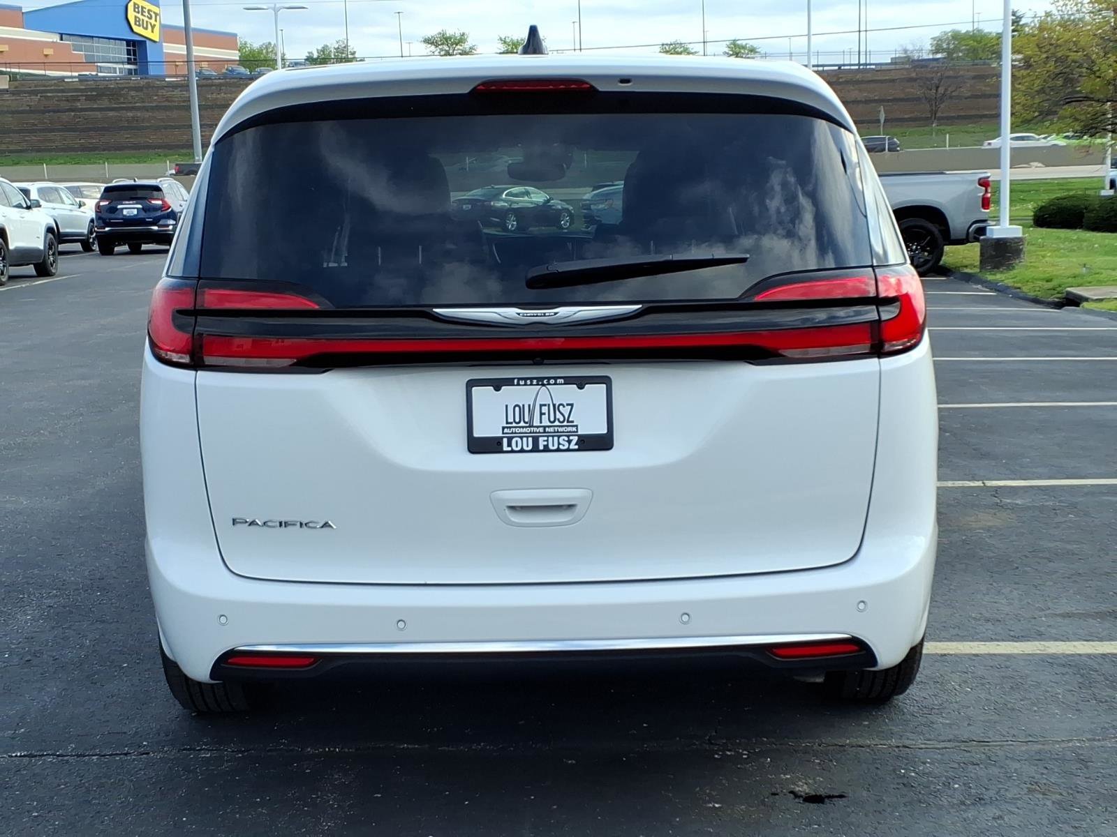 Used 2024 Chrysler Pacifica Touring-L image 31