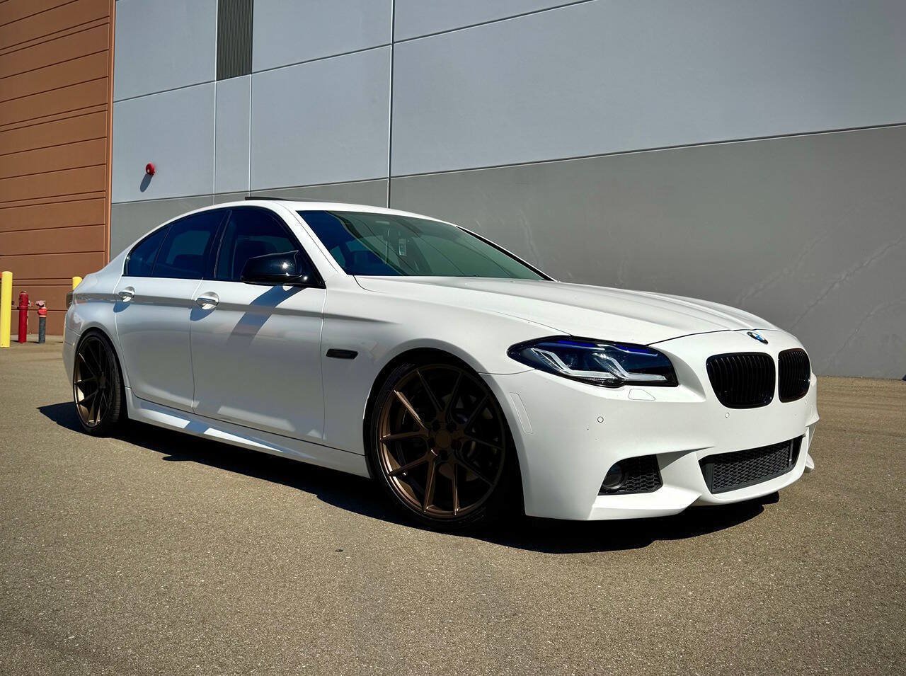 Used 2011 BMW 528i Sedan RWD image 1