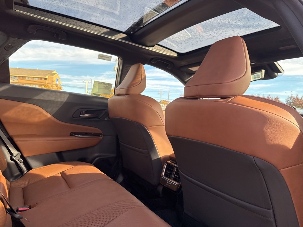 New 2025 Toyota Crown Signia image 9