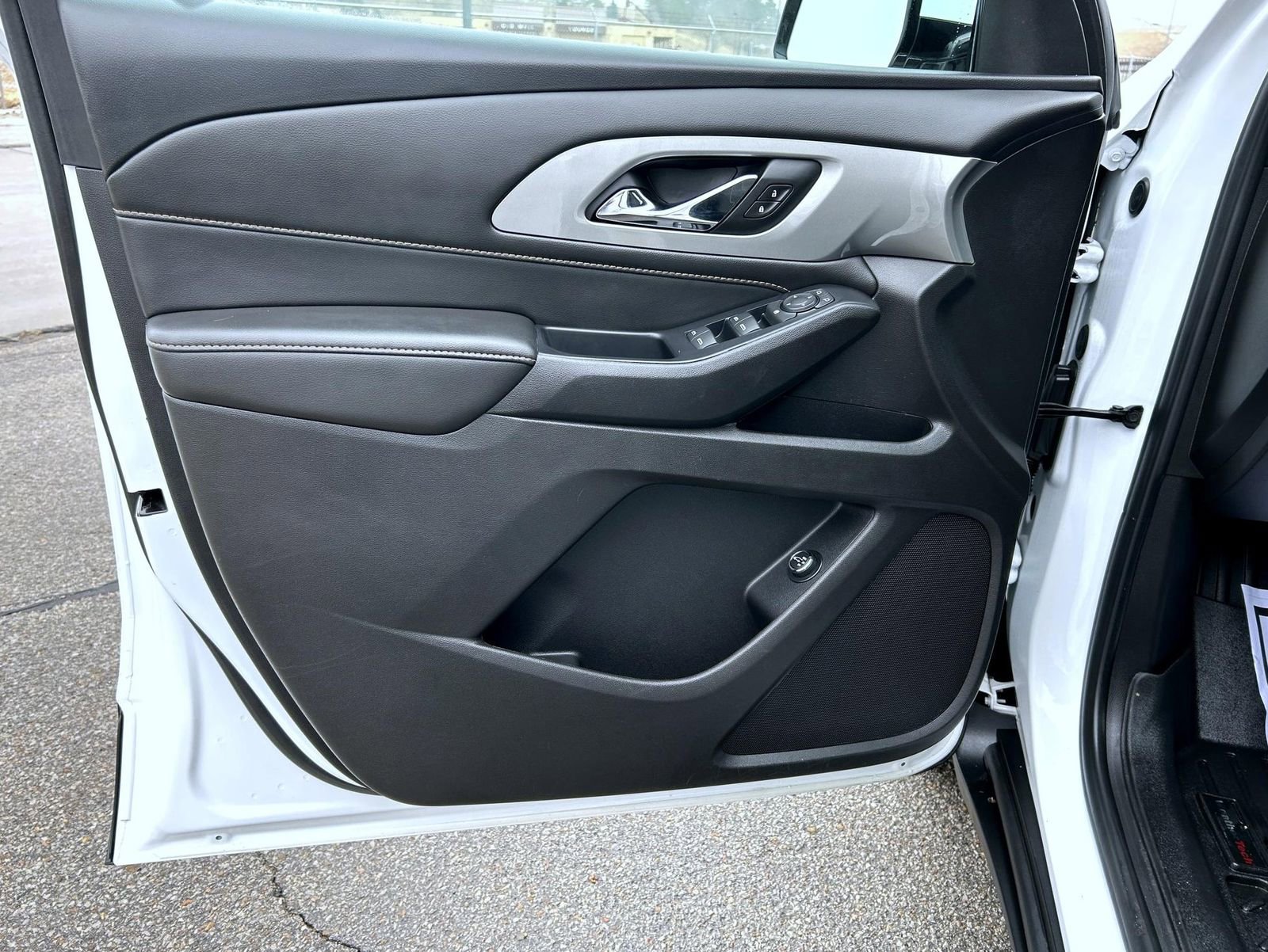 Certified 2020 Chevrolet Traverse LT w/ Driver Confidence II Package image 9