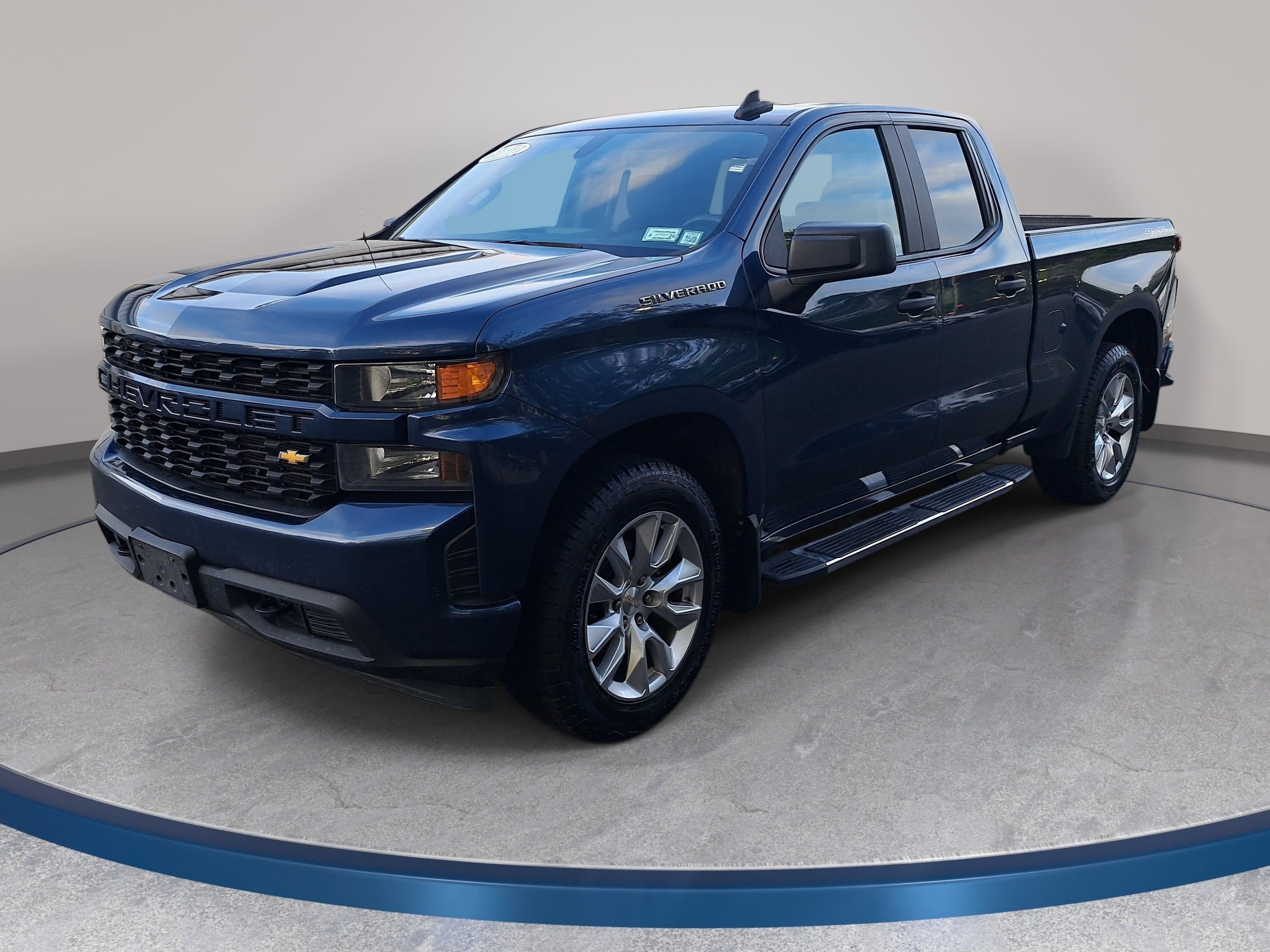 Used 2019 Chevrolet Silverado 1500 Custom w/ Custom Value Package AWD/4WD image 1