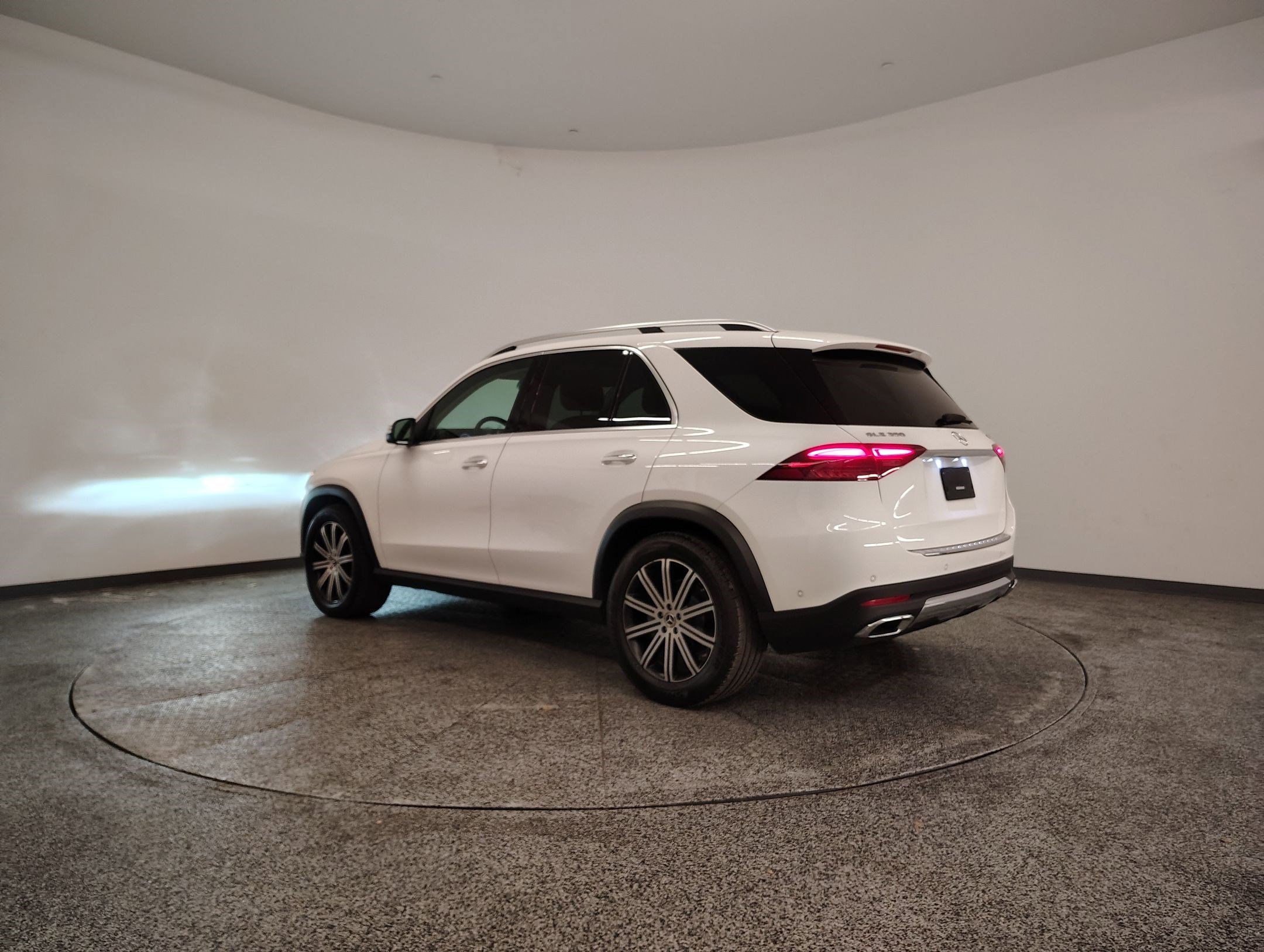 Used 2025 Mercedes-Benz GLE 350 4MATIC image 3