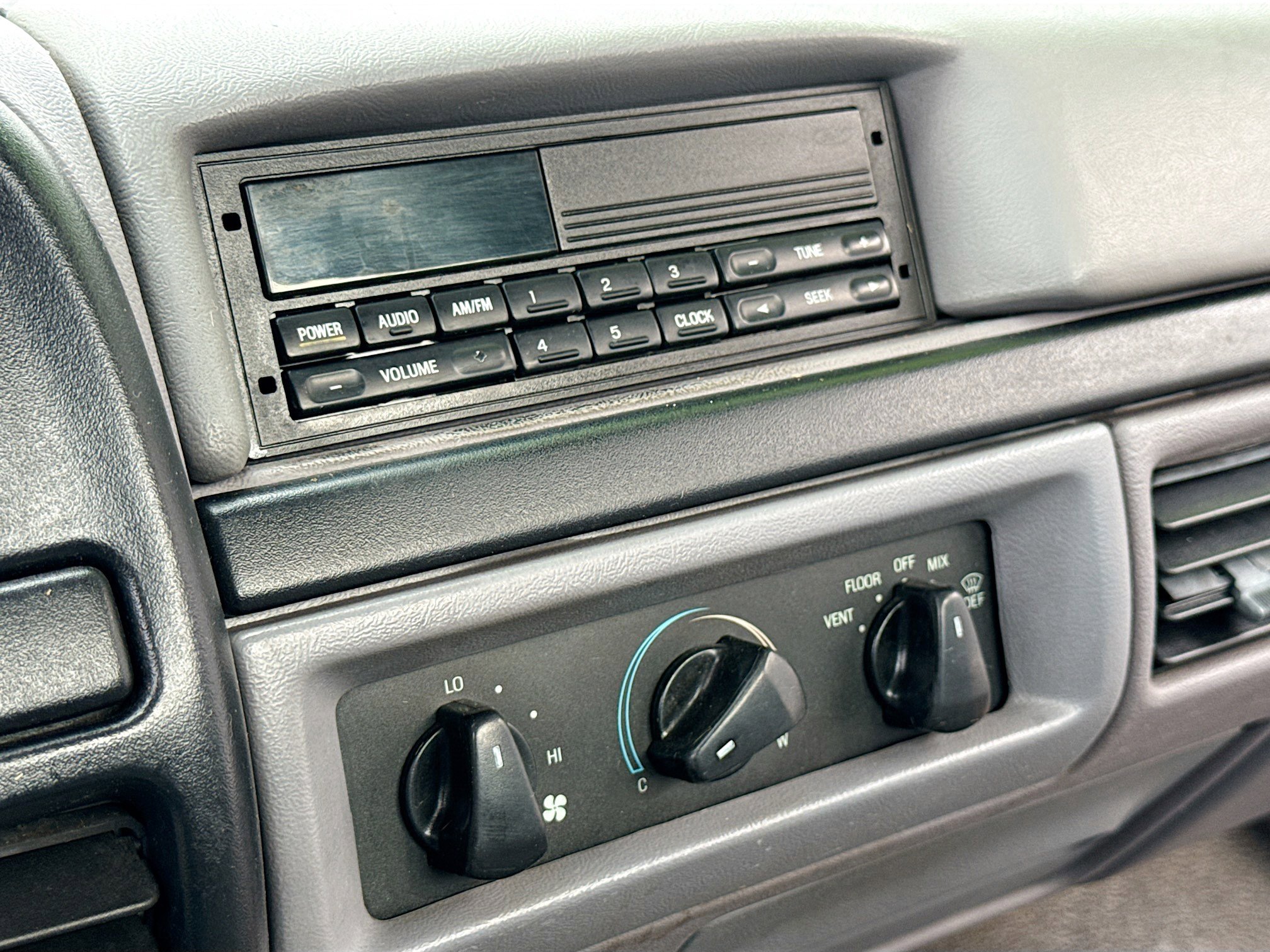 Used 1996 Ford F450 2WD Regular Cab Super Duty image 5