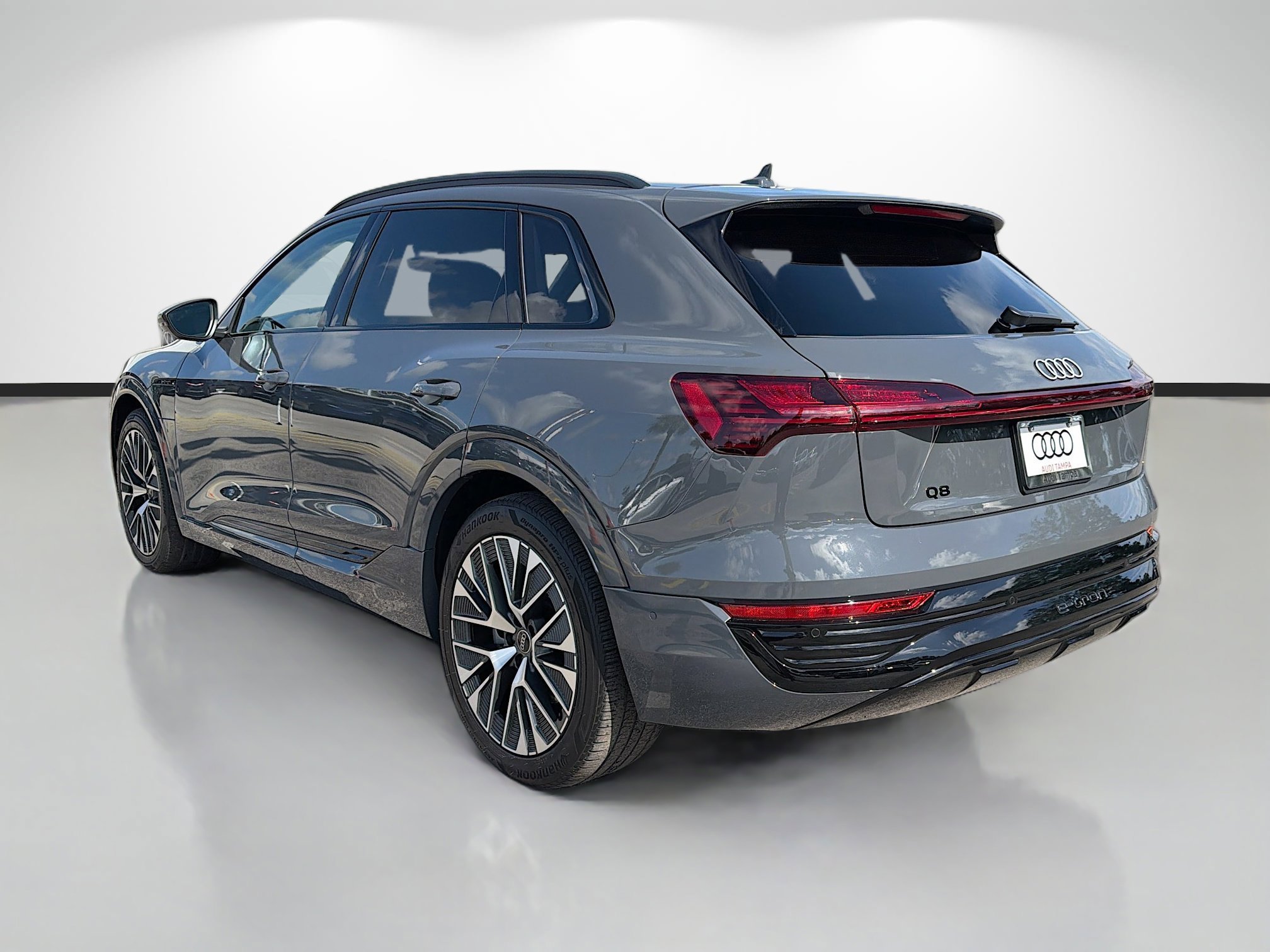 Used 2024 Audi Q8 e-tron Prestige w/ Prestige Package AWD/4WD image 5